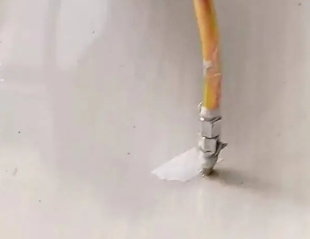 张湾瓷砖空鼓维修公司专业解答在瓷砖铺贴过程中，如果使用的砂料过粗（如全部使用了粗砂），可能会导致以下问题
